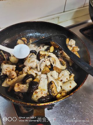 喷鼻菇白烧鸡胸肉的做法步调：4