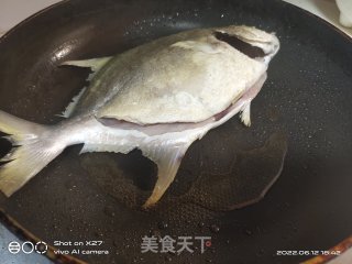 白烧鲳鱼的做法步调：3