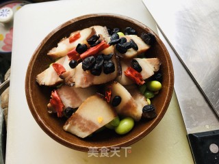 毛豆蒸腊肉的做法步调：3