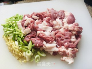 烫里蒸饺的做法步调：1