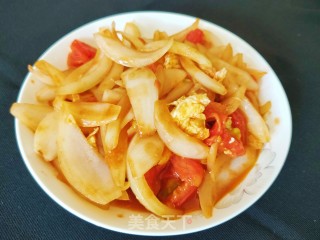 西白柿洋葱炒鸡蛋的做法步调：11