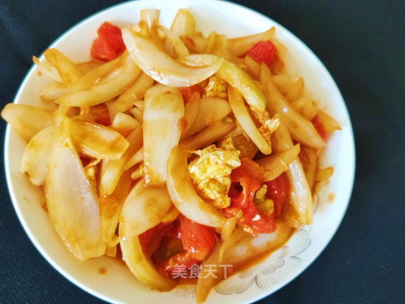 西白柿洋葱炒鸡蛋的做法