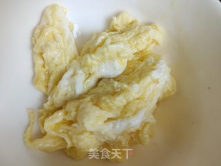 西白柿洋葱炒鸡蛋的做法步调：3