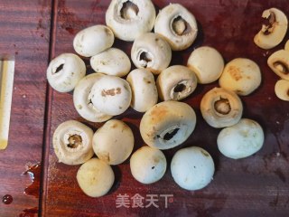 蚝油蘑菇的做法步调：1