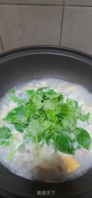 煎蛋粉肠肥肉枸杞叶汤的做法步调：6