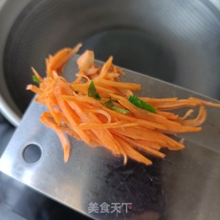 肉终养心菜炒木耳的做法步调：6