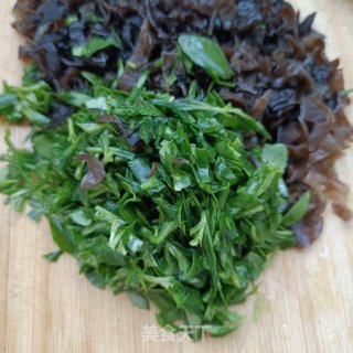 肉终养心菜炒木耳的做法步调：5