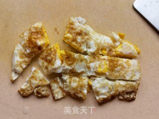 煎蛋洋葱拌小利剑菜的做法步调：5