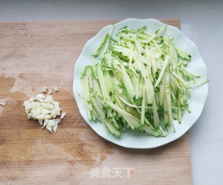 青炒北瓜丝的做法步调：2