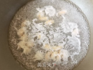西兰花梗木耳拌虾仁的做法步调：5