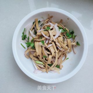 洋葱拌豆皮的做法步调：5