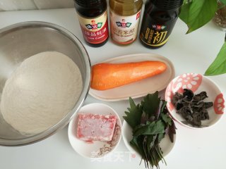 胡萝卜猪肉饺子的做法步调：1