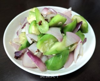 丝瓜炒洋葱的做法步调：7