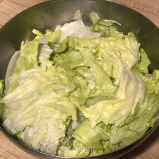 金枪鱼蔬菜沙推的做法步调：1
