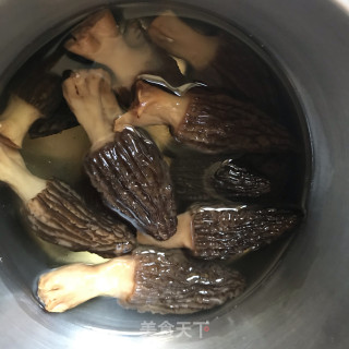 羊肚菌火蒸蛋的做法步调：1