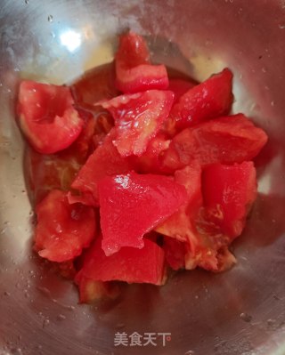 黄花菜西白柿肉片汤的做法步调：1