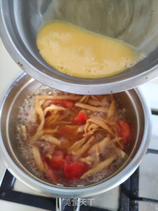 黄花菜西白柿肉片汤的做法步调：8