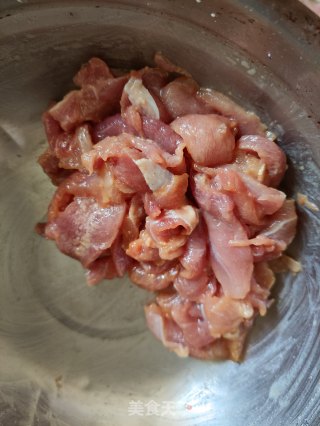 黄花菜西白柿肉片汤的做法步调：3