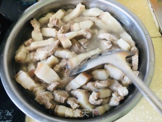 沙锅酸菜粉条炖白烧肉的做法步调：5