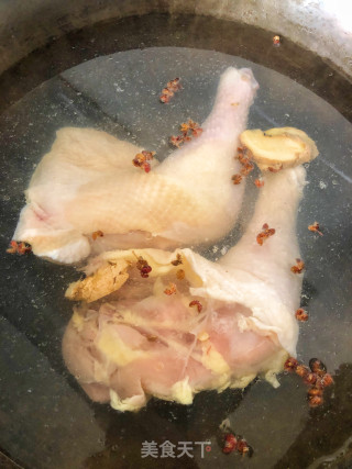 脚撕鸡的做法步调：1