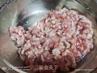 西葫芦蒸肉的做法步调：1