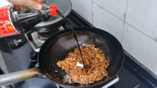 芽菜肉丝炒里的做法步调：3