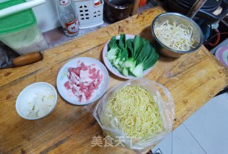 芽菜肉丝炒里的做法步调：1