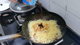 芽菜肉丝炒里的做法步调：5