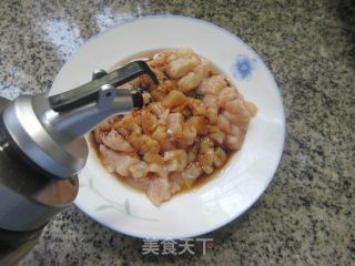 萝卜干炒鸡胸肉的做法步调：3