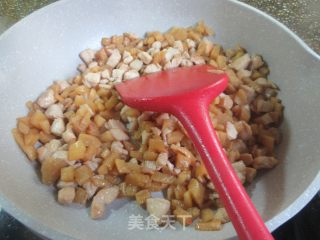 萝卜干炒鸡胸肉的做法步调：10