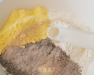 草莓果酱细粮饼的做法步调：2