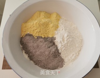 草莓果酱细粮饼的做法步调：1