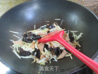 乌木耳豆腐干炒韭黄的做法步调：8