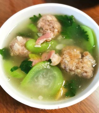 水腿肉丸丝瓜汤的做法步调：9