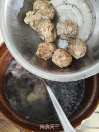 水腿肉丸丝瓜汤的做法步调：6