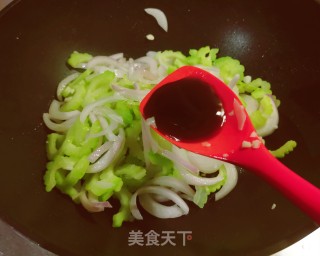 洋葱炒单瓜的做法步调：8