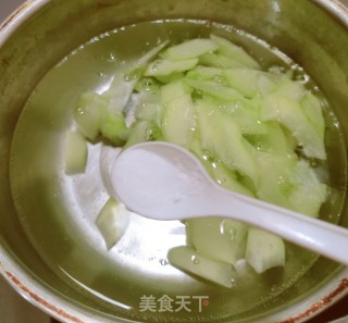 洋葱炒单瓜的做法步调：3