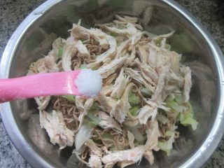 鸡胸肉包心菜拌荞麦里的做法步调：7