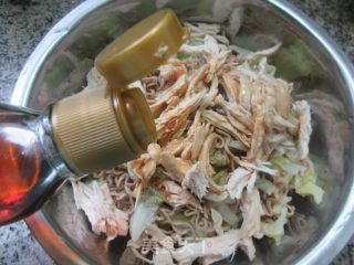 鸡胸肉包心菜拌荞麦里的做法步调：10