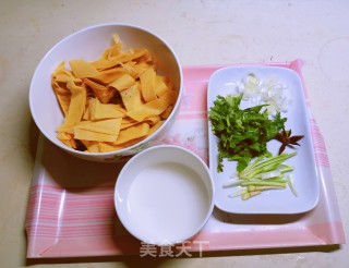 锅巴菜的做法步调：1