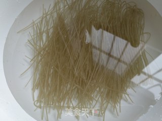 韭喷鼻素馅包子的做法步调：1