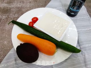 牛油果拌豆腐的做法步调：1