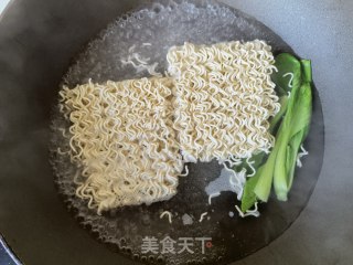 煎蛋青菜煮便利里的做法步调：6