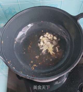 猪油渣炒包菜的做法步调：5