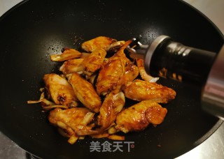 蔓越莓干烧鸡翅的做法步调：7