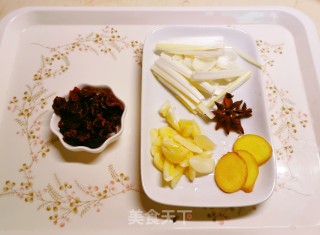 蔓越莓干烧鸡翅的做法步调：2