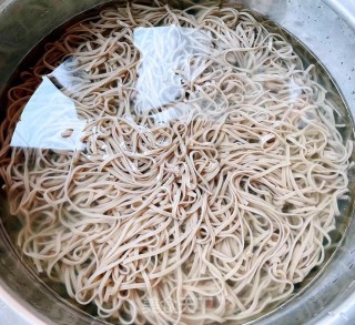 番茄排骨煎蛋荞麦里的做法步调：3