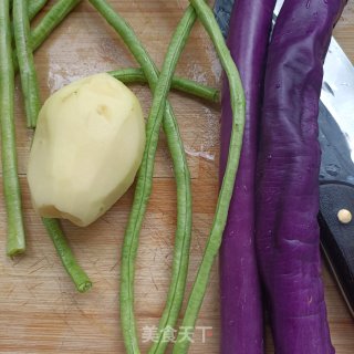 肉终竹荪炖豆角的做法步调：1