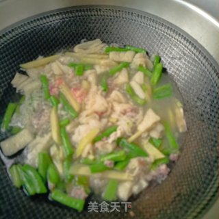 肉终竹荪炖豆角的做法步调：10