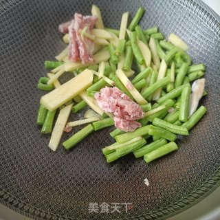 肉终竹荪炖豆角的做法步调：6